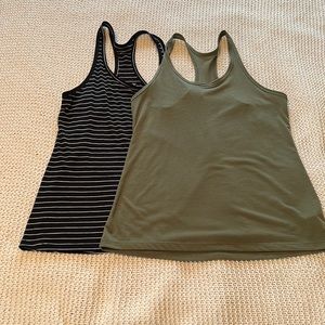 Old Navy Active Tank Tops
